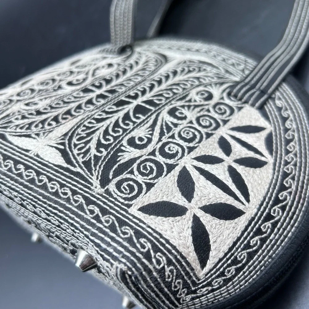 Laga Designs Embroidered Ethnic Handmade Handbag Petite Black‎ White EUC